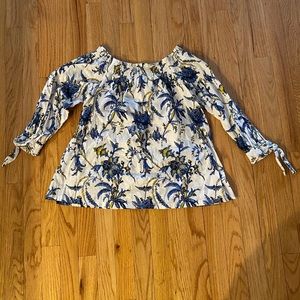 Off-the-shoulder top